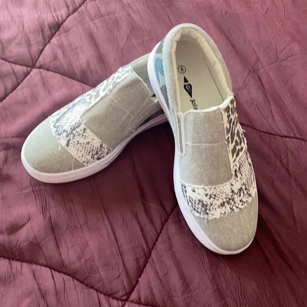 Jolimall Slip on New Shoes. Never worn!